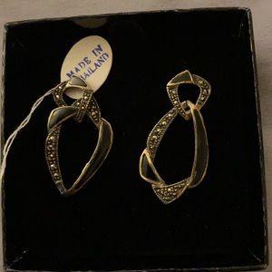 Elegant Gold and Black Women's Earrings